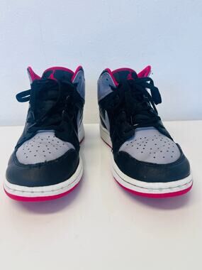Nike Air Jordan mid size 6Y